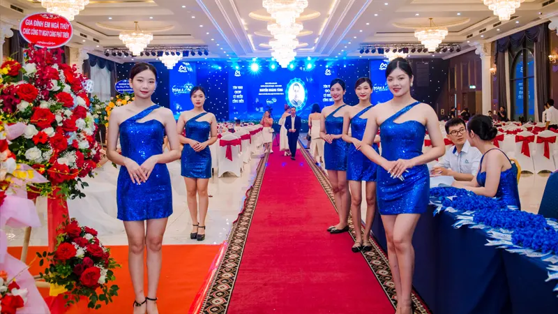 dàn lễ tân đón tiếp