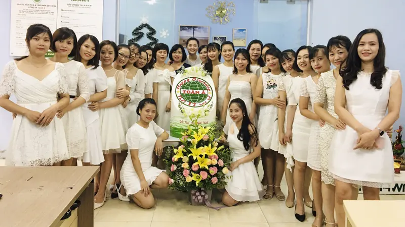 hội chị em chụp ảnh kỷ niệm