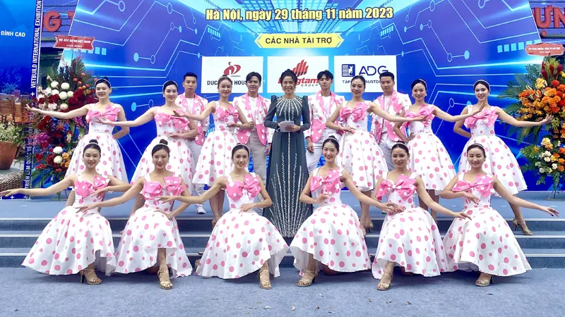 văn nghệ chào mừng khai mạc triển lãm Vietbuild lần 3 2023