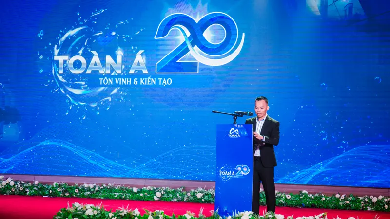 tổng giám đốc phát biểu